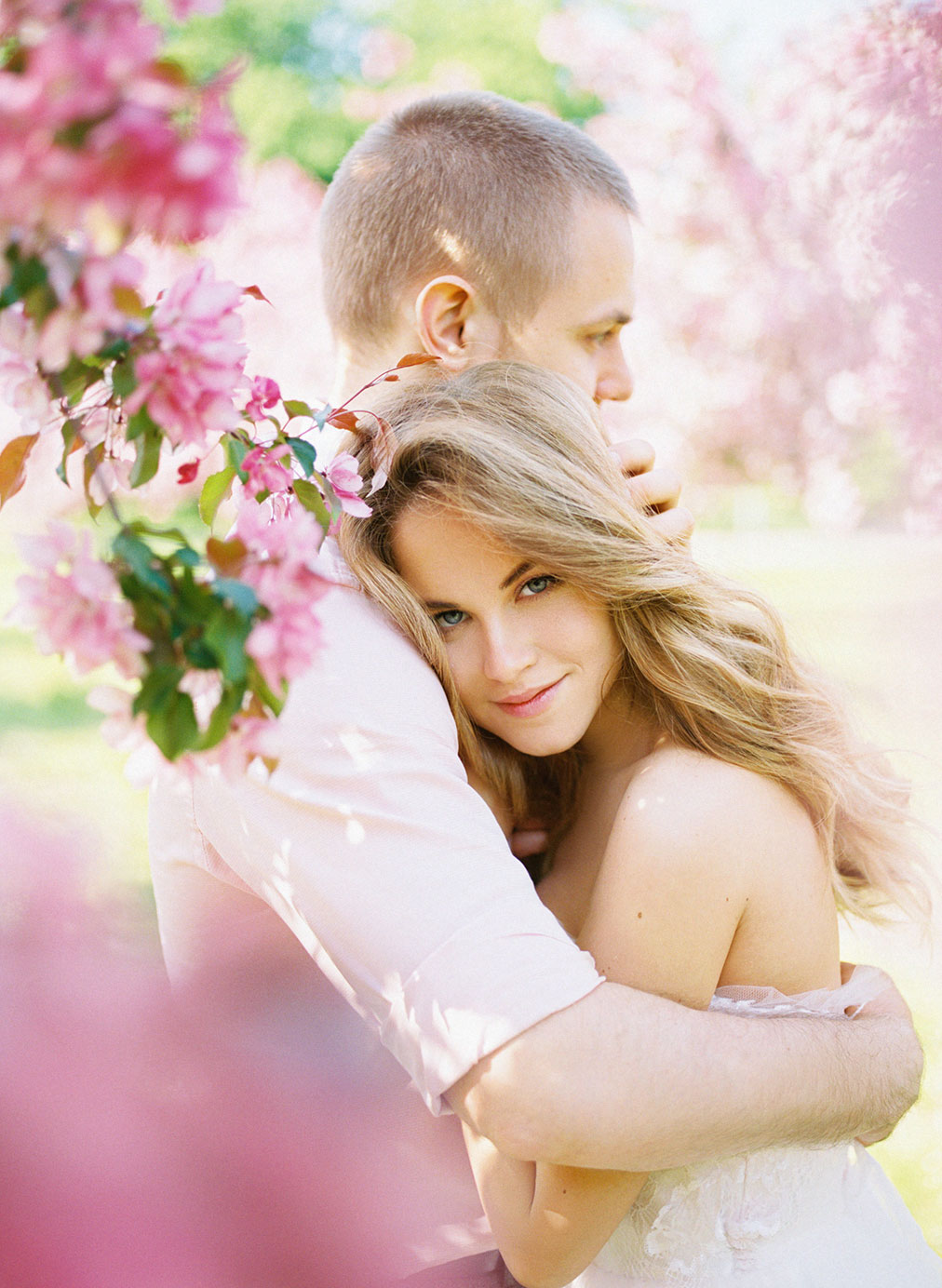 Julia Kaptelova photography spring, pre-wedding, pink, moscow, engagement, blossom
