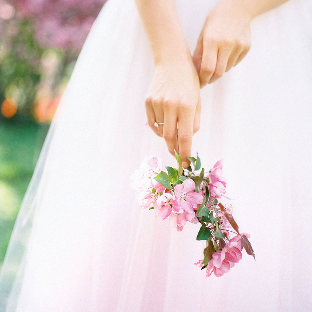 Julia Kaptelova photography spring, pre-wedding, pink, moscow, engagement, blossom